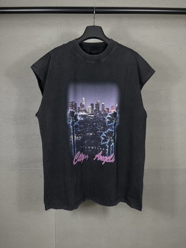 Βαμβακερή αμάνικη T‑shirt, χαλαρή γραμμή, εκτύπωση νυχτερινής σκηνής του Λος Άντζελες, ξεβαμμένος φθαρμένος ύφος