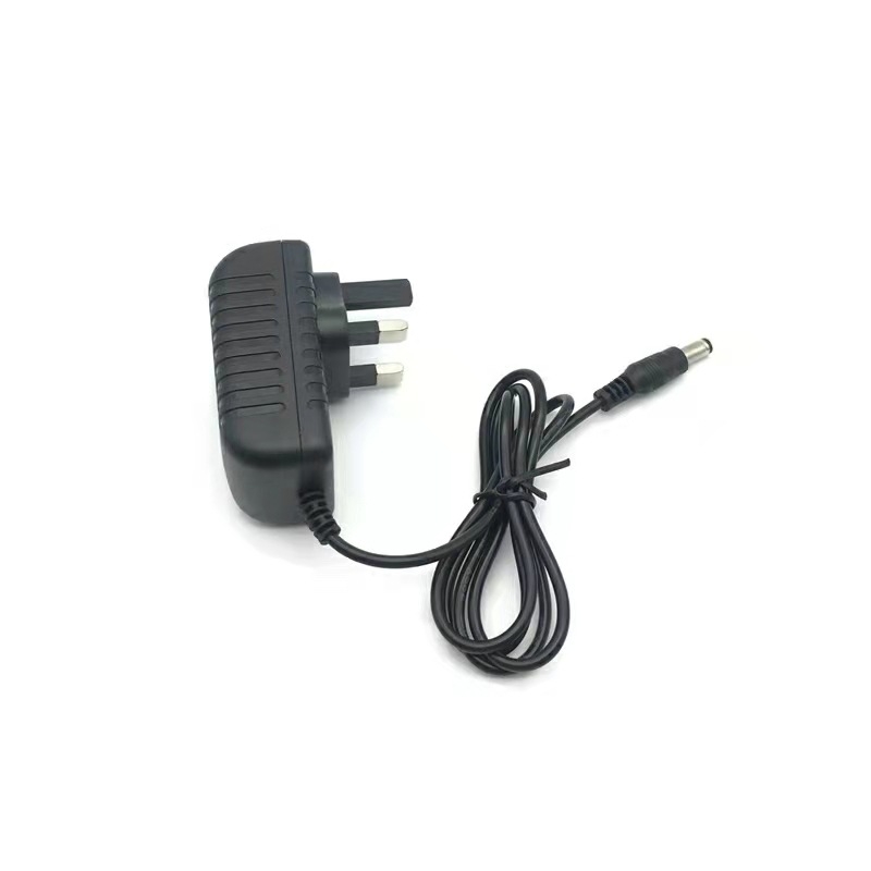 UK standard napajanje s višestrukim izlazima: 3V/5V/6V/9V/12V/0–24V, 1A/2A/12V/3A, kabel transformatora s trostupinskim utikačem