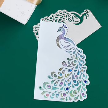 Χάλυβας άνθρακα για scrapbooking DIY, εργαλείο κοπής και ανάγλυφης χάραξης, φόντο παγώνι