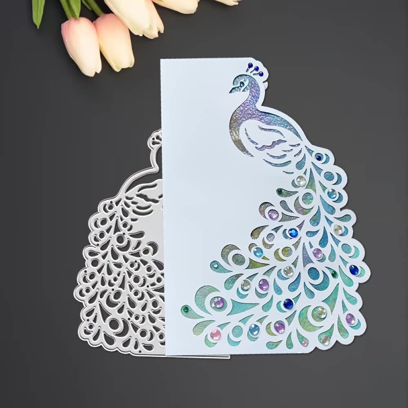 Χάλυβας άνθρακα για scrapbooking DIY, εργαλείο κοπής και ανάγλυφης χάραξης, φόντο παγώνι