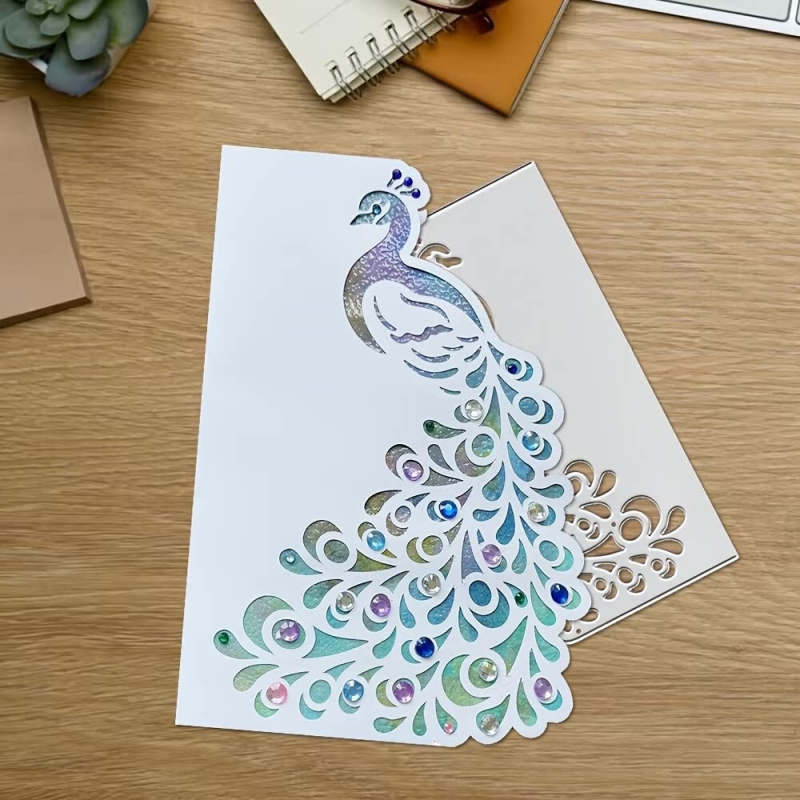 Χάλυβας άνθρακα για scrapbooking DIY, εργαλείο κοπής και ανάγλυφης χάραξης, φόντο παγώνι