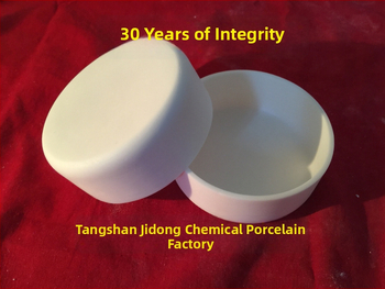 Téglik z oxidu hlinitého a korundu, nízky tvar, 90 × 35 mm, 120 ml, odoláva teplotám do 1700 °C