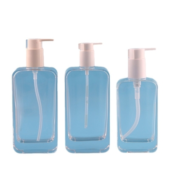 Îndepărtător de machiaj 200 ml; Loțiune de curățare 150 ml într-un recipient din sticlă; Loțiune de corp într-un recipient cu capacitate mare