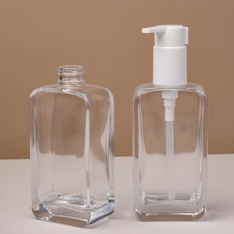 Îndepărtător de machiaj 200 ml; Loțiune de curățare 150 ml într-un recipient din sticlă; Loțiune de corp într-un recipient cu capacitate mare