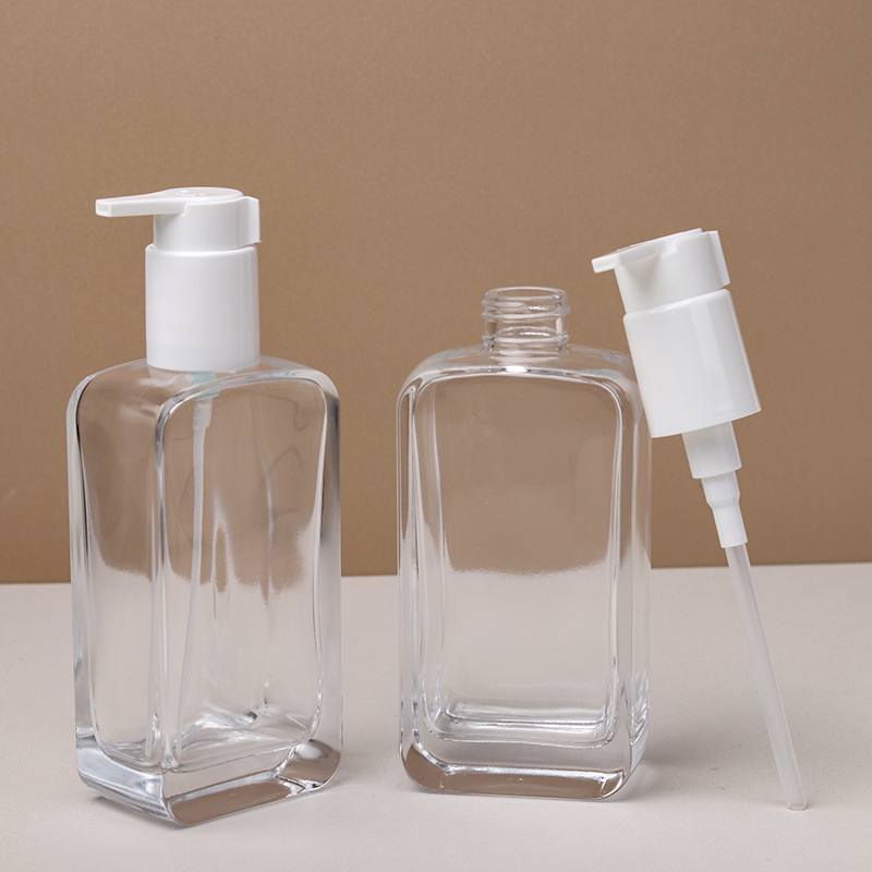 Îndepărtător de machiaj 200 ml; Loțiune de curățare 150 ml într-un recipient din sticlă; Loțiune de corp într-un recipient cu capacitate mare