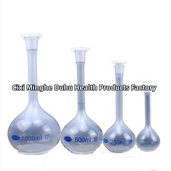 25 ml odmerná banka z polypropylénu s plastovým povrchom na laboratórne použitie