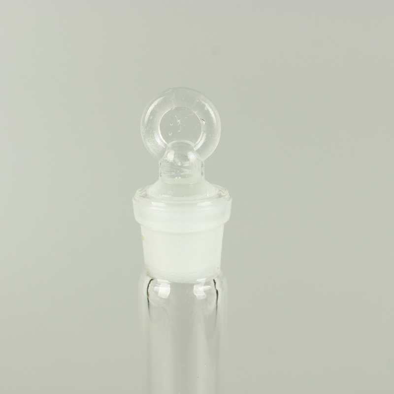 Flacon volumetric din sticlă de 100 ml pentru laborator