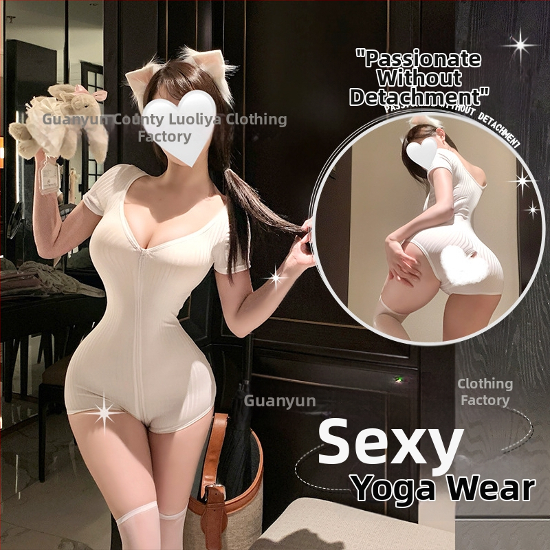 Sexy, pohodlné, vysoko elastické jednofarebné body s vertikálnymi pruhmi a šortkami pre ženy