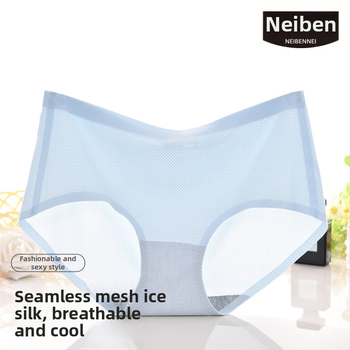 Varrásmentes női alsó Ice Silk anyagból, pamut betéttel a szeméremrésznél és légáteresztő hálós szerkezetettel