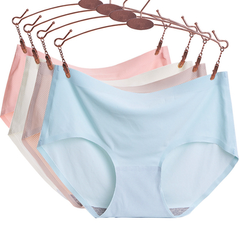 Varrásmentes női alsó Ice Silk anyagból, pamut betéttel a szeméremrésznél és légáteresztő hálós szerkezetettel