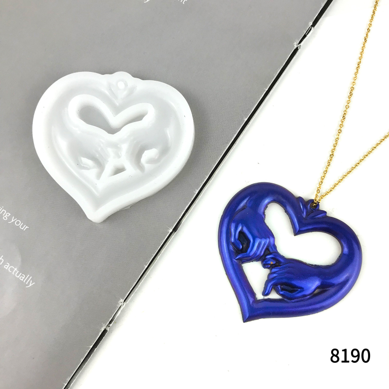 Szilikon öntőforma szív alakú medálhoz kéz a kézben motívummal, fél-3D dizájn, anyák napjára