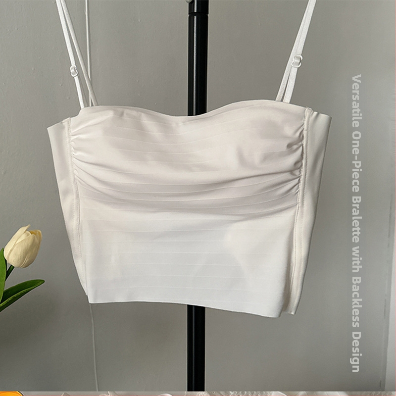 Hát nélküli, vékony camisole-stílusú, varrás nélküli fehérnemű párnázott betéttel, kis méretű mellekhez, kiemeli a hátat