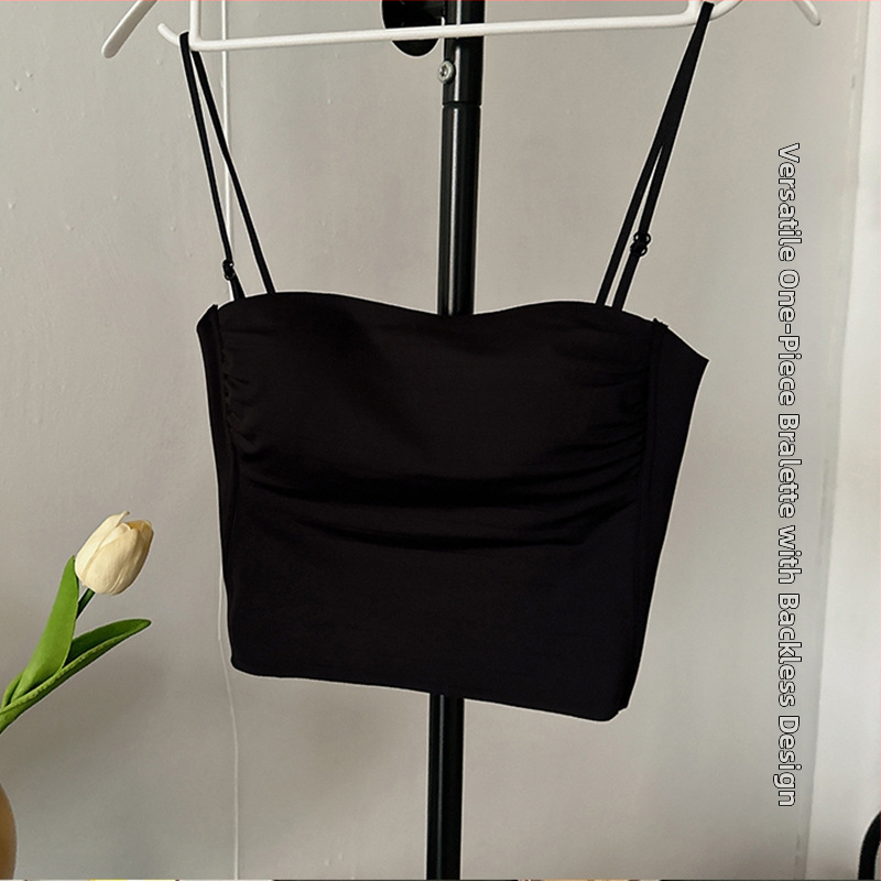 Hát nélküli, vékony camisole-stílusú, varrás nélküli fehérnemű párnázott betéttel, kis méretű mellekhez, kiemeli a hátat