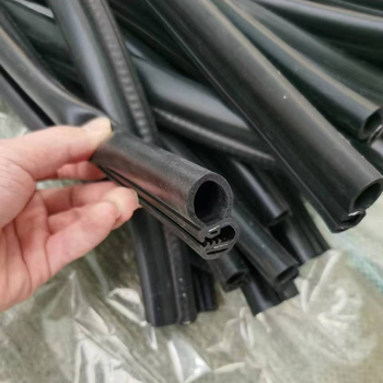 EPDM tömítőszalag, U‑formájú habos él a felső és oldalon, gumírozott tömítés elektromos dobozokhoz és lemezszekrényekhez.