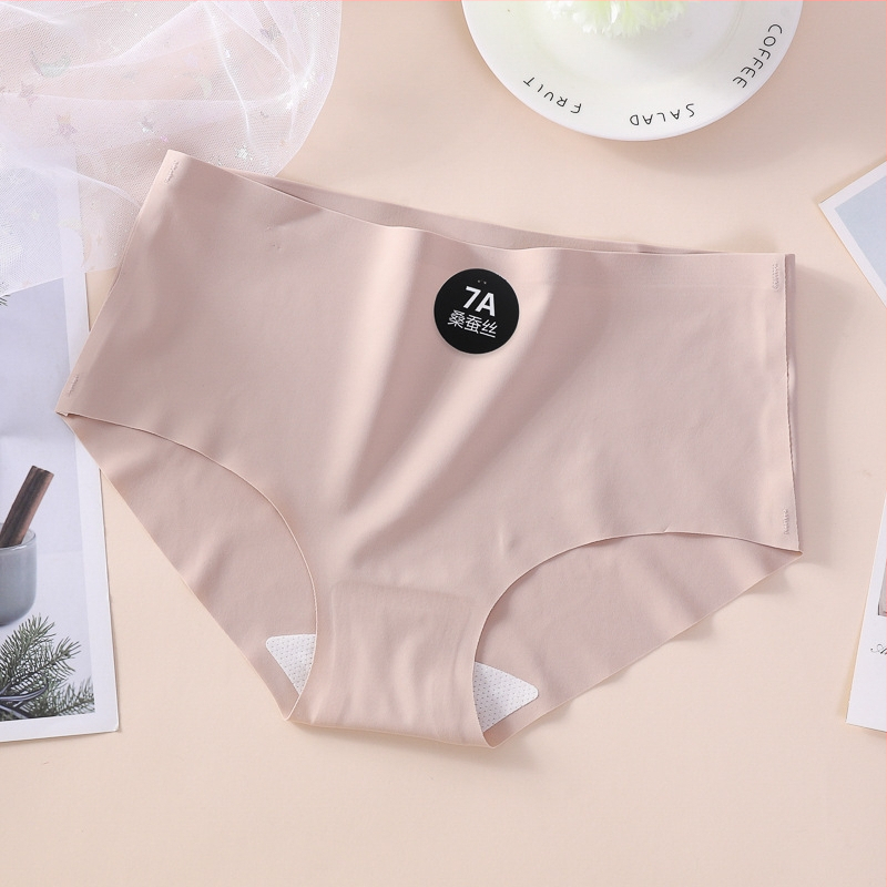 Nyári női alsónemű ice silk anyagból, középmagas derekú, lélegző, antibakteriális, egyszínű