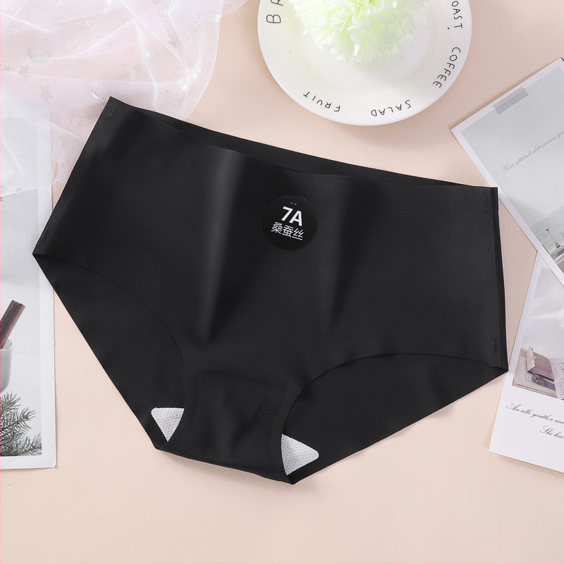 Nyári női alsónemű ice silk anyagból, középmagas derekú, lélegző, antibakteriális, egyszínű