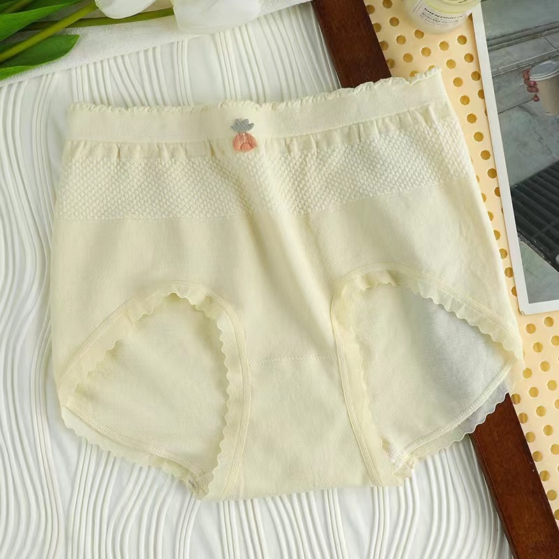 Női seamless középmagasságú alsó, virágos mintával, Cream Strawberry színű