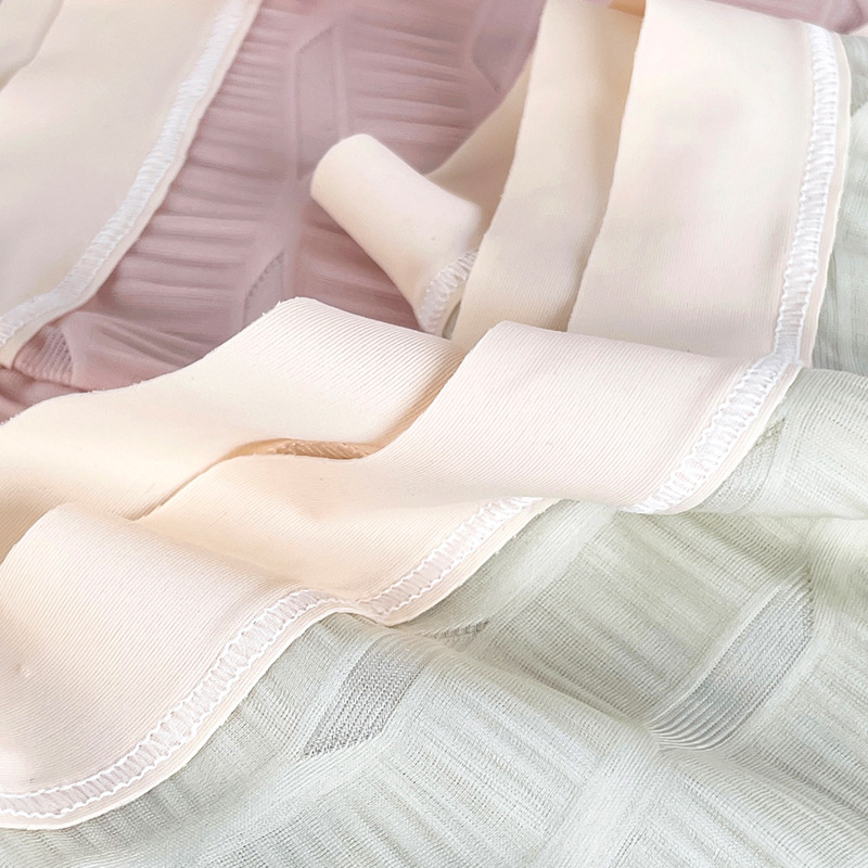 Női ice silk alsónemű, középmagas derék, vékony, légáteresztő, gyorsan száradó, pamutos betét a szeméremrészben