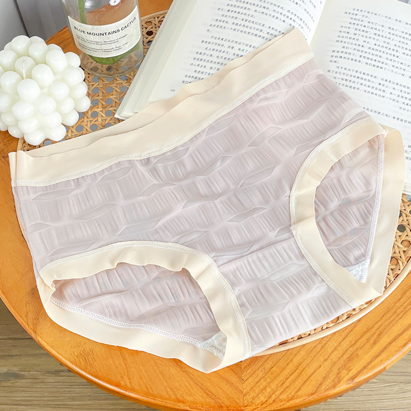 Női ice silk alsónemű, középmagas derék, vékony, légáteresztő, gyorsan száradó, pamutos betét a szeméremrészben