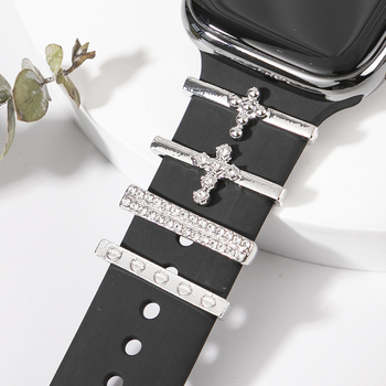 Apple Watch szíj kiegészítő készlet — szilikon szíj dísz gyűrűvel, dísz gombostű és kereszt dísz (4 darab)