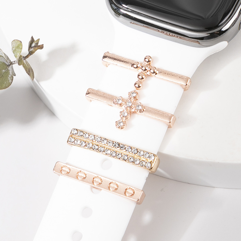 Apple Watch szíj kiegészítő készlet — szilikon szíj dísz gyűrűvel, dísz gombostű és kereszt dísz (4 darab)