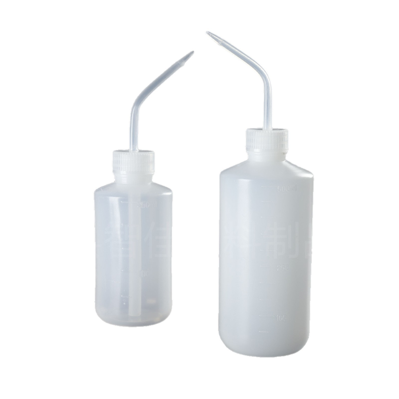 Laboratóriumi műanyag hajlított szájú mosópalack, fehér, 250 ml/500 ml, mérőskálával