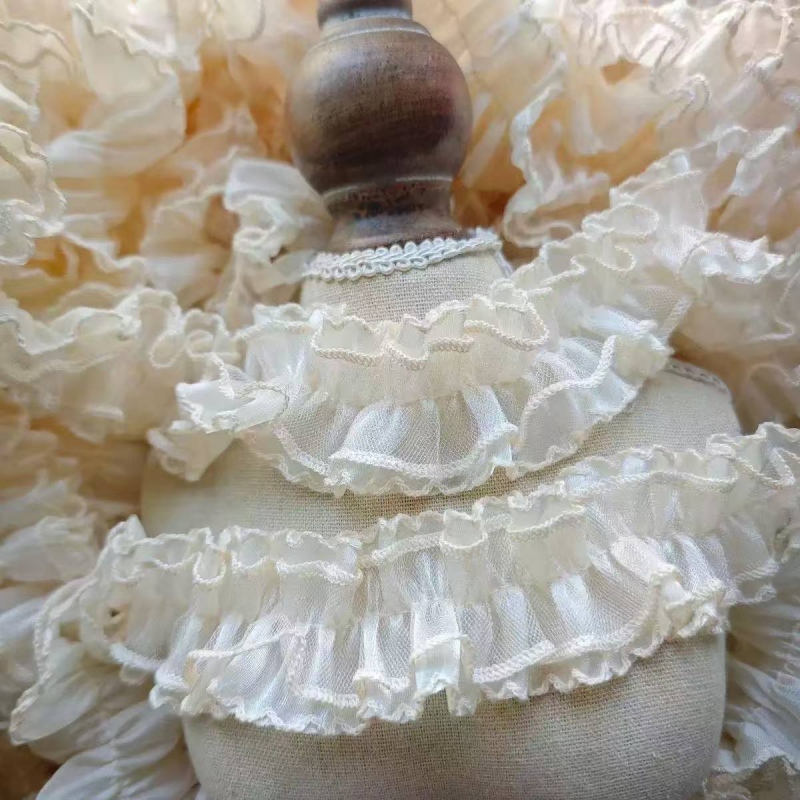 Puhán pliszírozott csipkés szegély, 4 cm szélességű – nylon háló anyag – babaruhákhoz, hajdíszekhez, sapka szegélyhez, házi DIY dekorokhoz