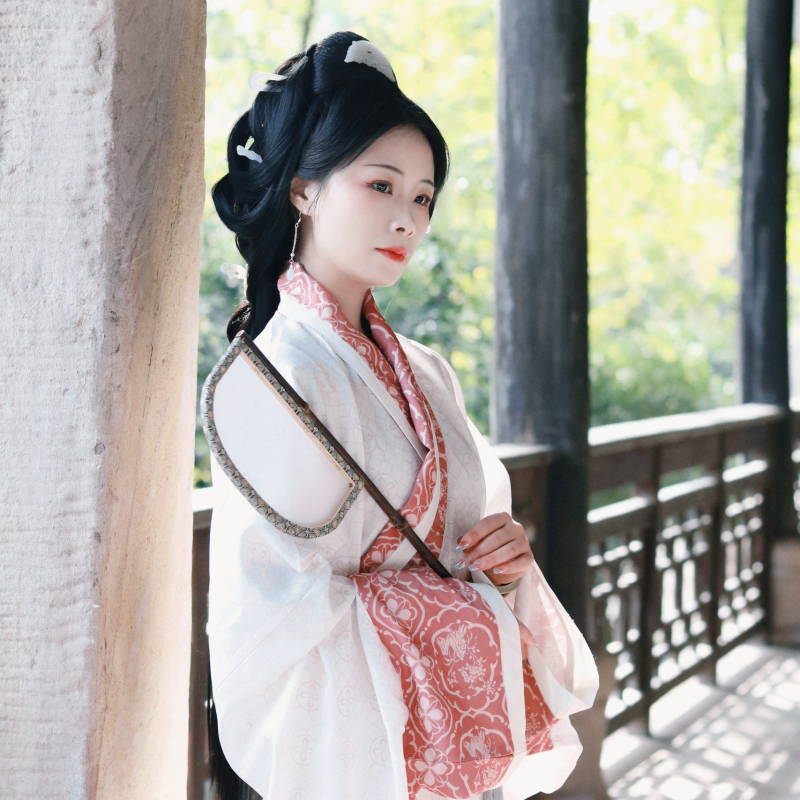 Lila bambusz kör alakú kézi fan hosszú nyéllel, kés alakú design Hanfu fotórekvizit, vintage stílus