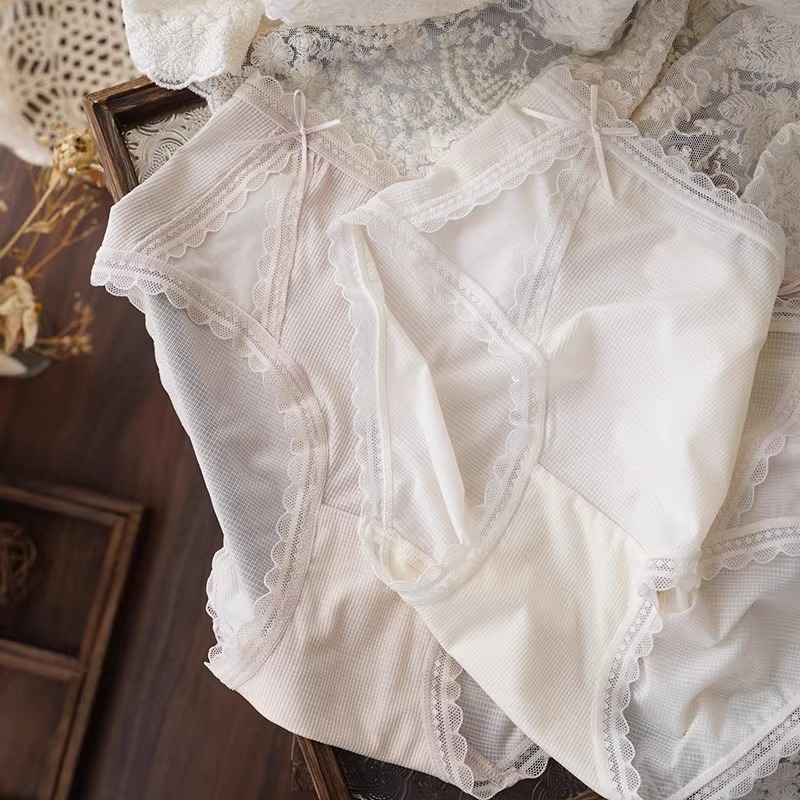 Női fehérnemű Ice Silk hűtő hatású, könnyű és lélegző, középmagas derekú háromszög fazonú alsó, antibakteriális pamut résszel 5A