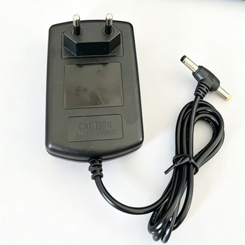 12V 2A kétfejű T-típusú tápegység, 9V 2A és 5V 2A kimenetek, töltő mobil DVD, audió és megfigyelő kamerákhoz
