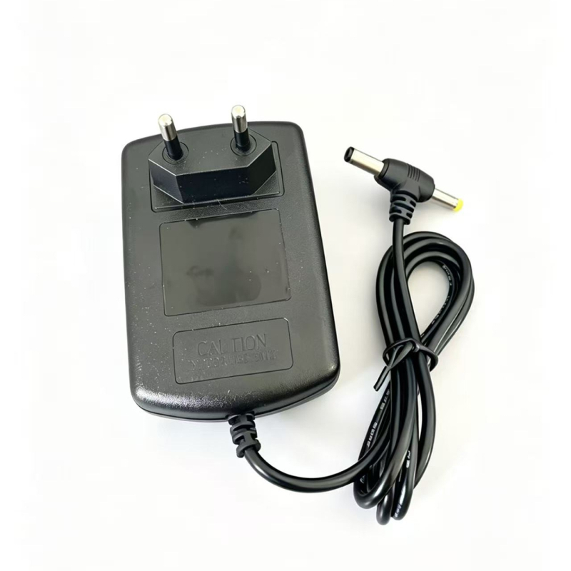 12V 2A kétfejű T-típusú tápegység, 9V 2A és 5V 2A kimenetek, töltő mobil DVD, audió és megfigyelő kamerákhoz