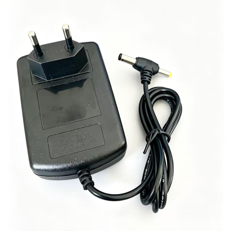 12V 2A kétfejű T-típusú tápegység, 9V 2A és 5V 2A kimenetek, töltő mobil DVD, audió és megfigyelő kamerákhoz