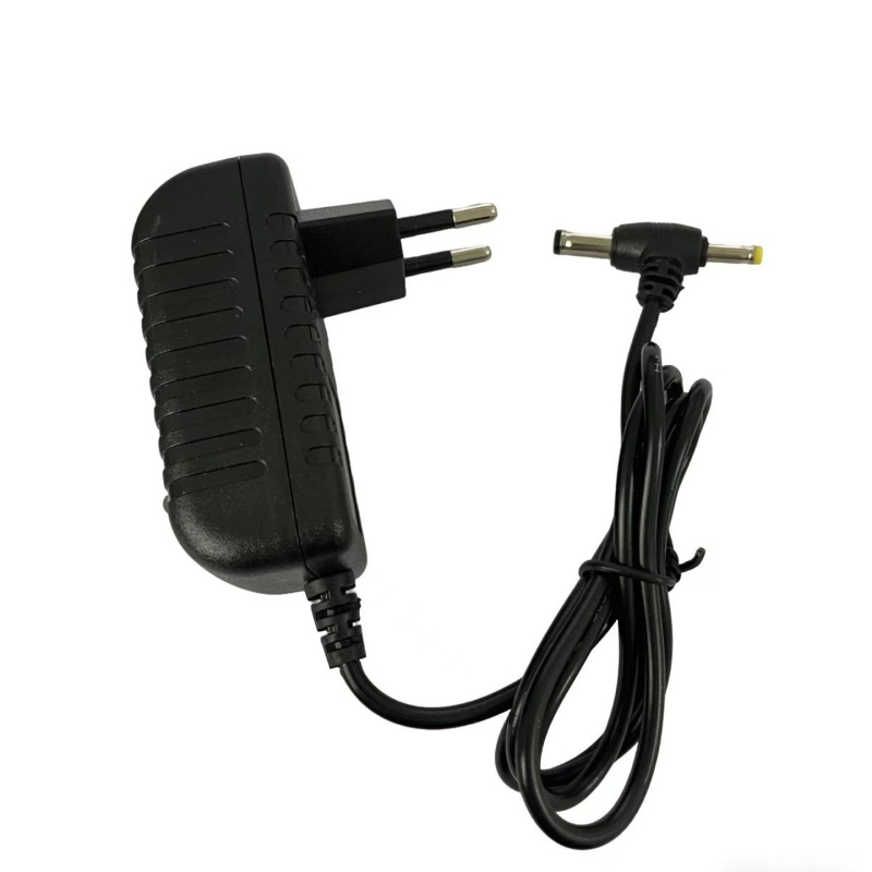 12V 2A kétfejű T-típusú tápegység, 9V 2A és 5V 2A kimenetek, töltő mobil DVD, audió és megfigyelő kamerákhoz