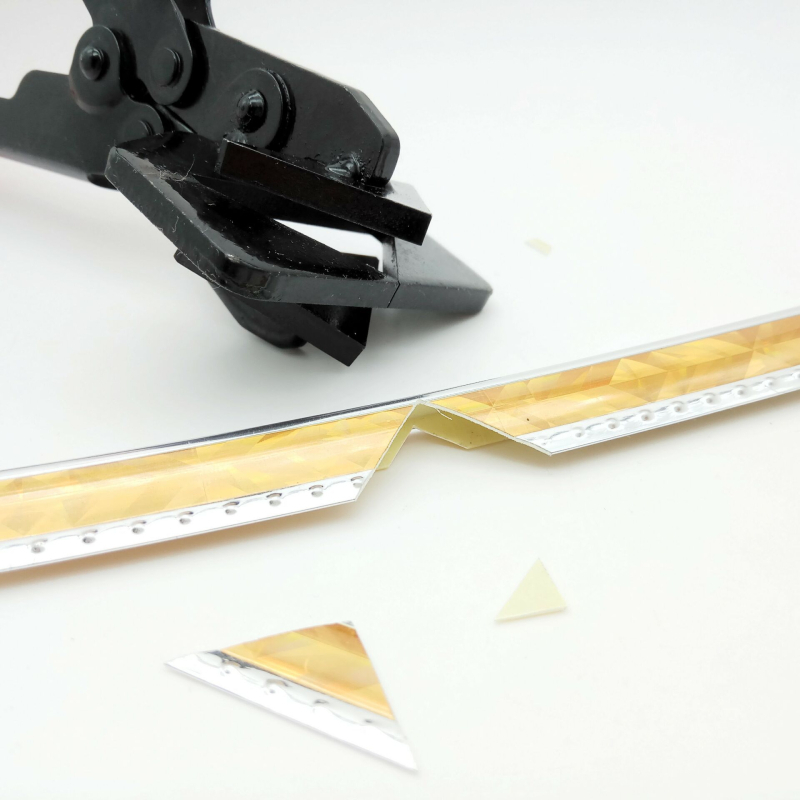 KT board éle keretekhez – 45° vágás, 90° sarok burkolás, U-shaped kis élfogó