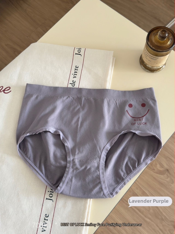 Lányok számára seamless nylon bugyi antibakteriális védelemmel, középmagas derekú, puha és lélegző, hasi részt szorító és csípőt felemelő hatással.