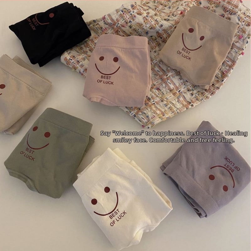 Lányok számára seamless nylon bugyi antibakteriális védelemmel, középmagas derekú, puha és lélegző, hasi részt szorító és csípőt felemelő hatással.