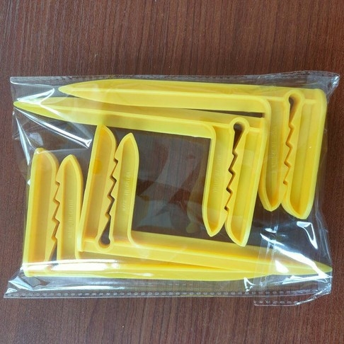 Clip de prosop de plajă cu logo — clip din plastic pentru prosoape de plajă, camping și cort