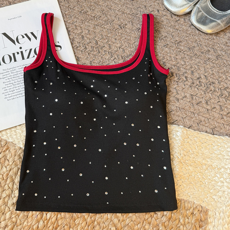 Top din viscose cu strasuri, bretele, cu sutien integrat, croi slim, fără mâneci, poate fi purtat ca top exterior