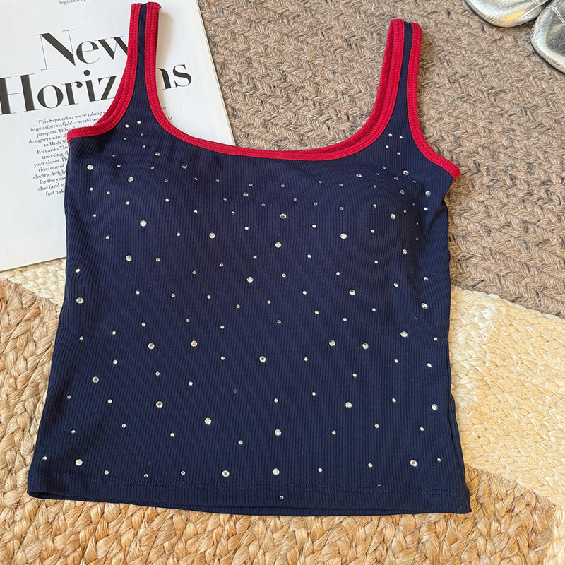 Top din viscose cu strasuri, bretele, cu sutien integrat, croi slim, fără mâneci, poate fi purtat ca top exterior