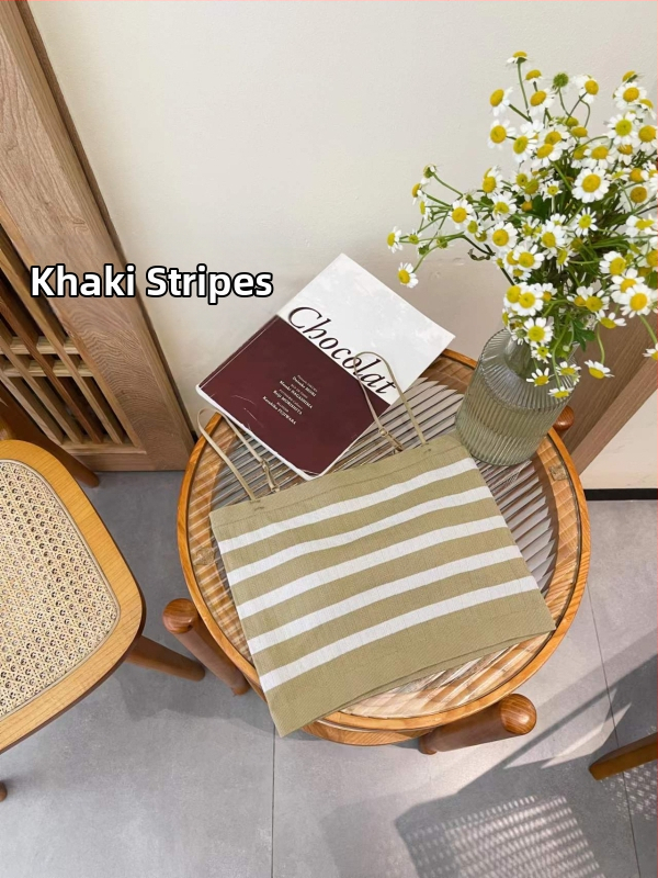 Nincs varrásos rövid, csíkos női top, beépített melltartó betéttel és formázott kupakkal – többféle viselési lehetőség belső vagy külső ruházatként