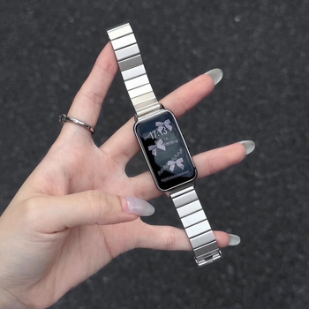 Huawei Band 11/10-hez rozsdamentes acélból készült szíj, egy golyó alakú fémcsattal