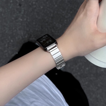 Huawei Band 11/10-hez rozsdamentes acélból készült szíj, egy golyó alakú fémcsattal