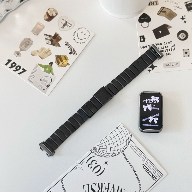 Huawei Band 11/10-hez rozsdamentes acélból készült szíj, egy golyó alakú fémcsattal