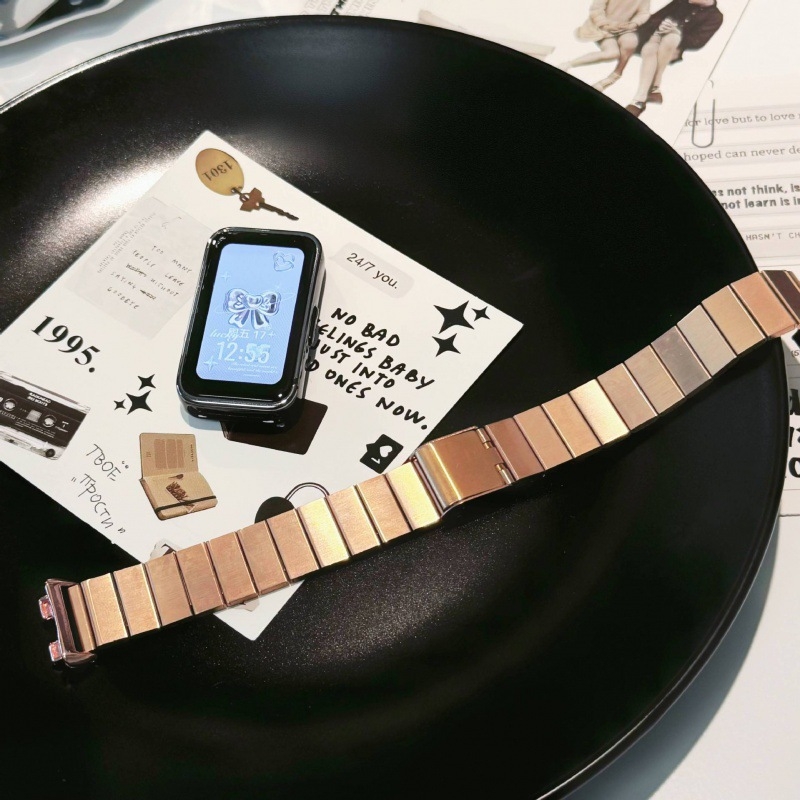 Huawei Band 11/10-hez rozsdamentes acélból készült szíj, egy golyó alakú fémcsattal