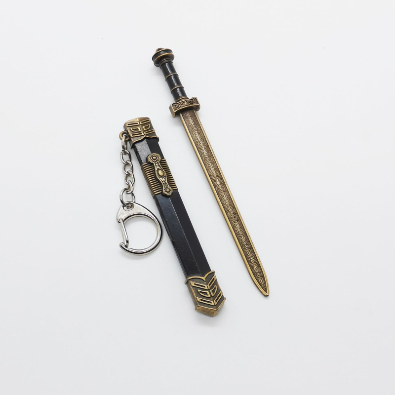 Миниатюрен древен меч Goujian — 12 cm метален орнамент за ключодържател
