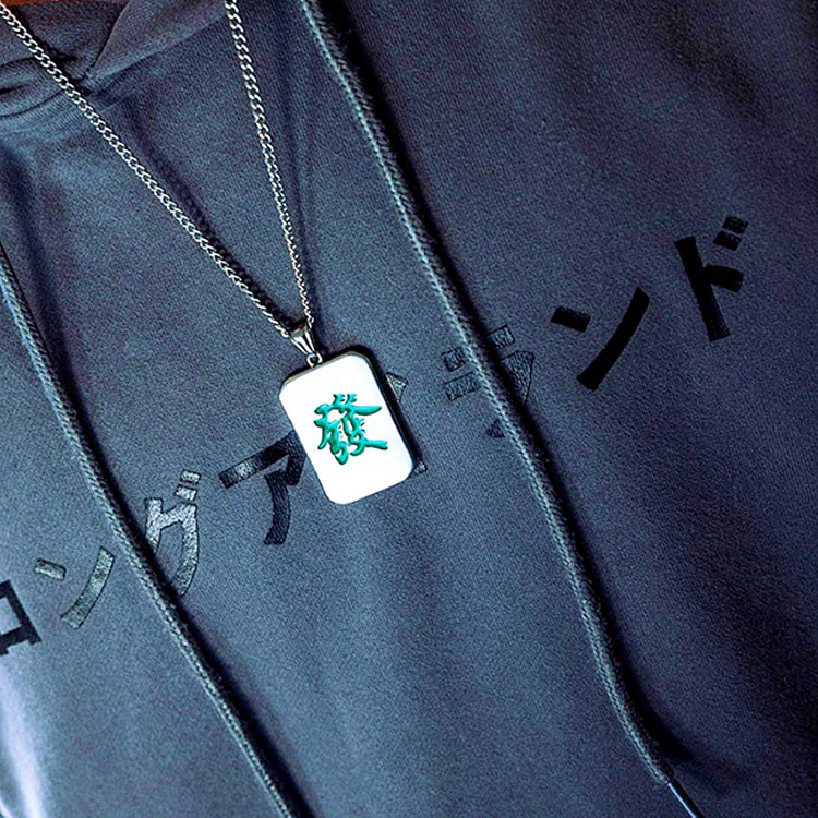 Унисекс висулка-огърлица Mahjong в китайски стил, луксозна лека стомана, мотиви червен дракон и късмет, квадратна перлена верига, дължина 61–70 cm