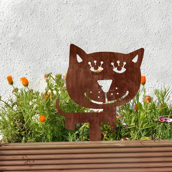 Pisică din fier ruginită — sculptură de grădină pentru decorarea ghivecelor