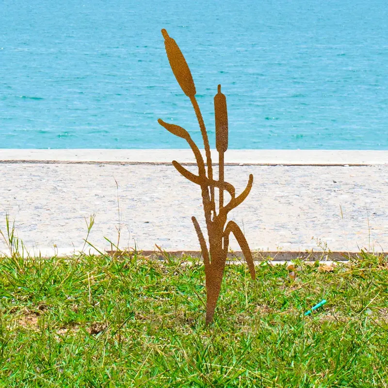Stâlpi de fier în culoare ruginiu pentru decor exterior de grădină și amenajare peisageră