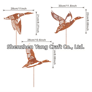 Rață zburătoare din metal ruginit, decor de grădină din fier
