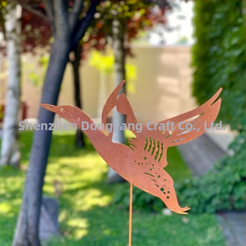 Rață zburătoare din metal ruginit, decor de grădină din fier